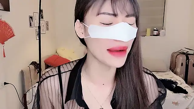 Snapshot of MaiLiiil chatting on 10-14-25, 10:49 MaiLiiil online show from 10-14-25, 10:49