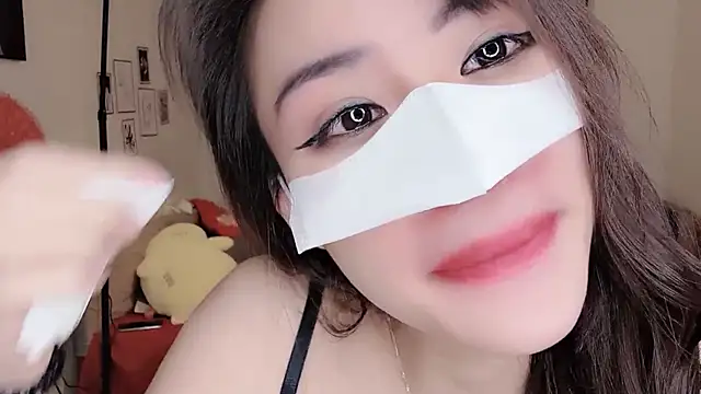 Snapshot of MaiLiiil chatting on 11-06-25, 02:40 MaiLiiil online show from 11-06-25, 02:40