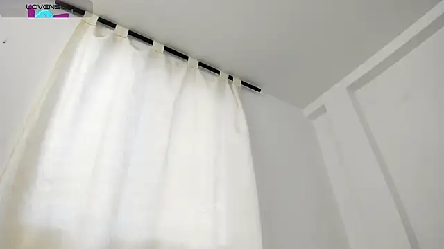 Snapshot of Ebony_danik chatting on 10-31-25, 06:42 Ebony danik online show from 10-31-25, 06:42