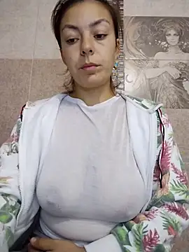 Snapshot of LenaBloomy chatting on 10-15-25, 10:37 LenaBloomy online show from 10-15-25, 10:37