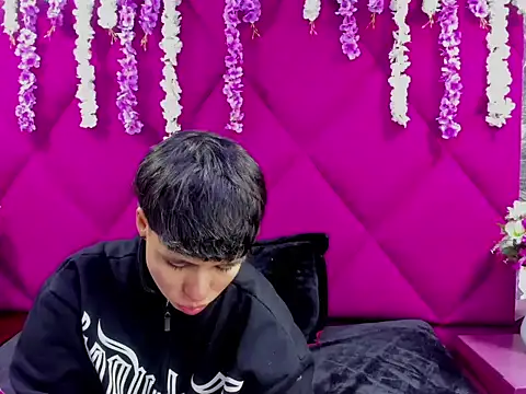 Snapshot of Bruno_Cruzz chatting on 09-26-25, 02:26 Bruno Cruzz online show from 09-26-25, 02:26