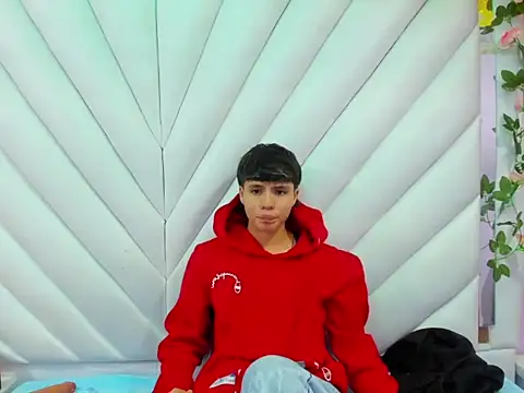 Snapshot of Bruno_Cruzz chatting on 10-02-25, 02:18 Bruno Cruzz online show from 10-02-25, 02:18