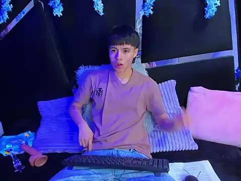 Snapshot of Bruno_Cruzz chatting on 10-15-25, 02:01 Bruno Cruzz online show from 10-15-25, 02:01