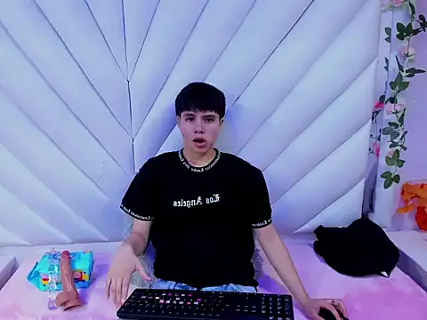 Snapshot of Bruno_Cruzz chatting on 10-21-25, 02:34 Bruno Cruzz online show from 10-21-25, 02:34