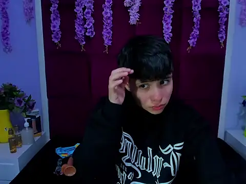 Snapshot of Bruno_Cruzz chatting on 10-29-25, 02:25 Bruno Cruzz online show from 10-29-25, 02:25