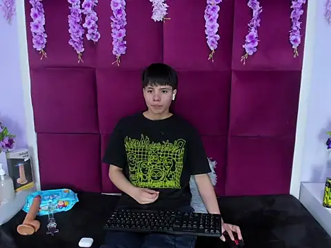 Snapshot of Bruno_Cruzz chatting on 10-30-25, 02:24 Bruno Cruzz online show from 10-30-25, 02:24