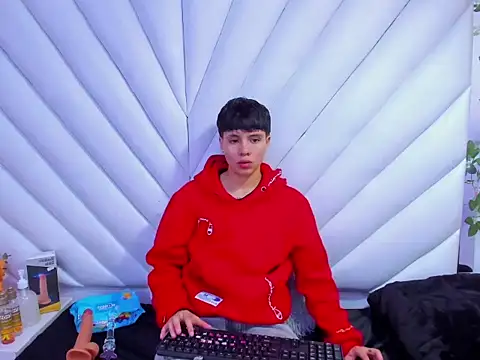 Snapshot of Bruno_Cruzz chatting on 10-31-25, 02:34 Bruno Cruzz online show from 10-31-25, 02:34