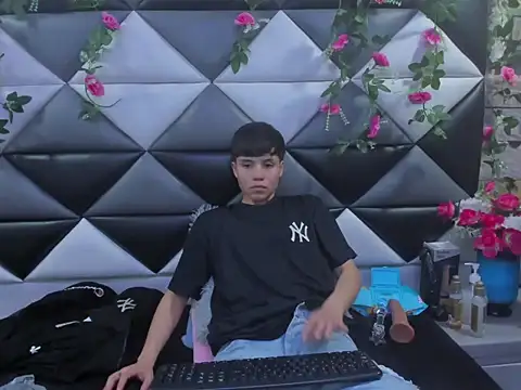 Snapshot of Bruno_Cruzz chatting on 11-08-25, 03:29 Bruno Cruzz online show from 11-08-25, 03:29