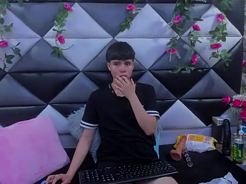 Snapshot of Bruno_Cruzz chatting on 11-10-25, 03:05 Bruno Cruzz online show from 11-10-25, 03:05