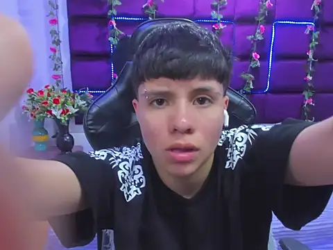 Snapshot of Bruno_Cruzz chatting on 11-12-25, 02:23 Bruno Cruzz online show from 11-12-25, 02:23