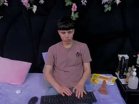 Snapshot of Bruno_Cruzz chatting on 11-13-25, 02:43 Bruno Cruzz online show from 11-13-25, 02:43