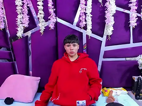 Snapshot of Bruno_Cruzz chatting on 11-21-25, 02:21 Bruno Cruzz online show from 11-21-25, 02:21