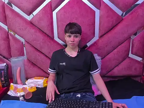 Snapshot of Bruno_Cruzz chatting on 11-22-25, 02:54 Bruno Cruzz online show from 11-22-25, 02:54