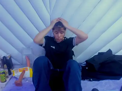 Snapshot of Bruno_Cruzz chatting on 11-30-25, 03:43 Bruno Cruzz online show from 11-30-25, 03:43