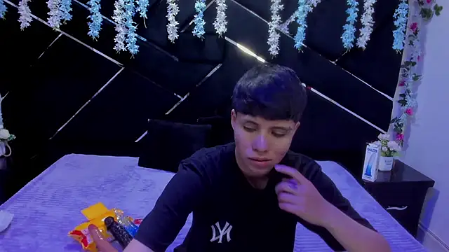 Snapshot of Bruno_Cruzz chatting on 02-11-26, 02:49 Bruno Cruzz online show from 02-11-26, 02:49