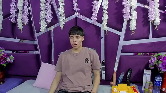 Snapshot of Bruno_Cruzz chatting on 02-15-26, 02:30 Bruno Cruzz online show from 02-15-26, 02:30