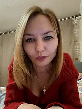 Snapshot of VeroLoverx chatting on 10-15-25, 04:18 VeroLoverx online show from 10-15-25, 04:18