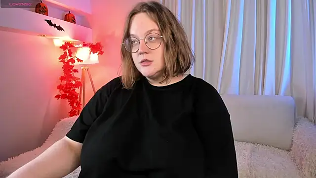 Alissa S online show from 10-31-25, 04:19