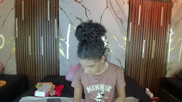 Snapshot of VictoriaDuart chatting on 10-11-25, 08:07 VictoriaDuart online show from 10-11-25, 08:07