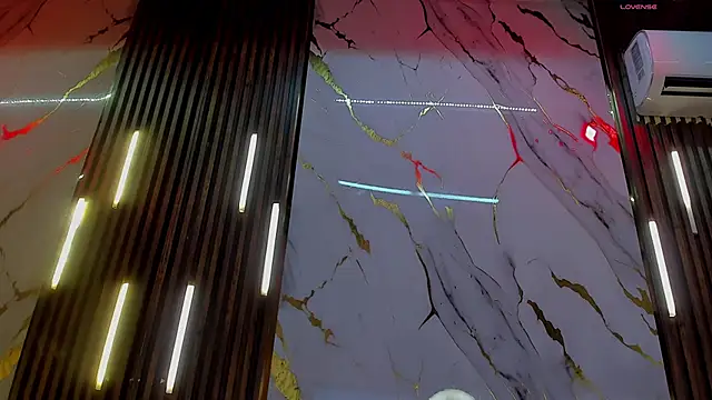 Snapshot of VictoriaDuart chatting on 12-17-25, 07:53 VictoriaDuart online show from 12-17-25, 07:53