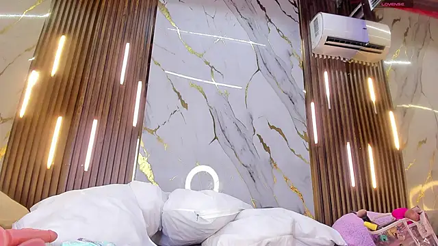 Snapshot of VictoriaDuart chatting on 12-18-25, 08:26 VictoriaDuart online show from 12-18-25, 08:26