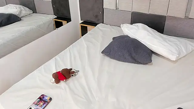 Snapshot of VictoriaDuart chatting on 02-15-26, 07:43 VictoriaDuart online show from 02-15-26, 07:43