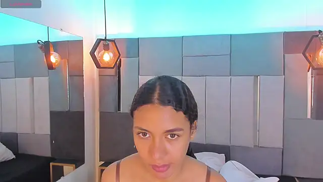 Snapshot of VictoriaDuart chatting on 02-25-26, 09:02 VictoriaDuart online show from 02-25-26, 09:02