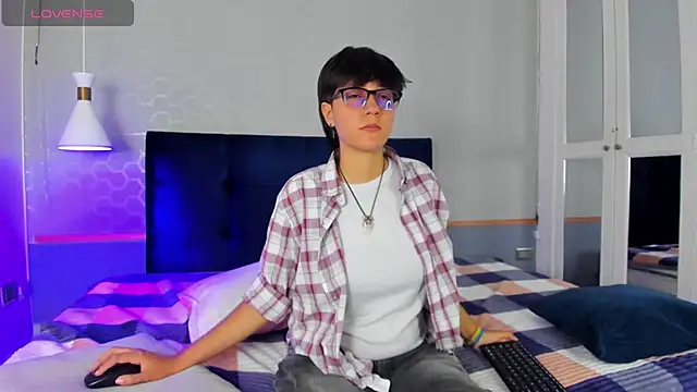 Snapshot of Tsuki_Maru chatting on 09-16-25, 01:45 Tsuki Maru online show from 09-16-25, 01:45