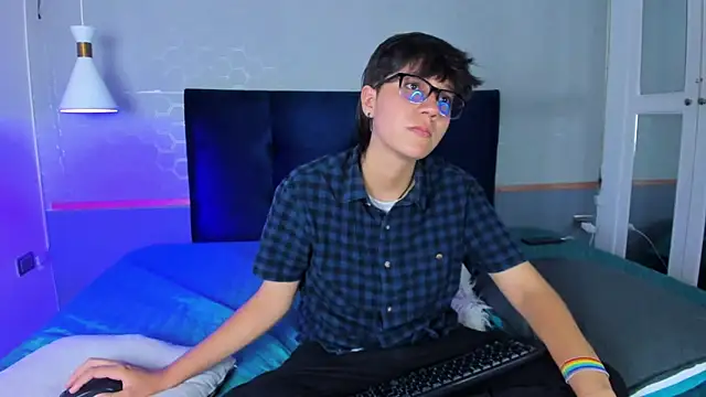 Snapshot of Tsuki_Maru chatting on 09-18-25, 08:33 Tsuki Maru online show from 09-18-25, 08:33