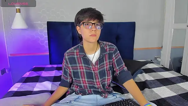 Snapshot of Tsuki_Maru chatting on 09-19-25, 07:47 Tsuki Maru online show from 09-19-25, 07:47