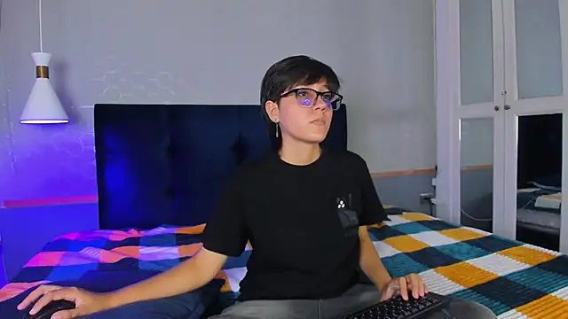 Snapshot of Tsuki_Maru chatting on 09-25-25, 08:12 Tsuki Maru online show from 09-25-25, 08:12