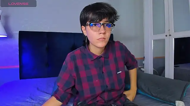 Snapshot of Tsuki_Maru chatting on 09-26-25, 08:35 Tsuki Maru online show from 09-26-25, 08:35