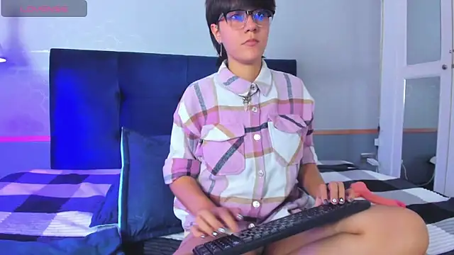 Snapshot of Tsuki_Maru chatting on 10-06-25, 08:17 Tsuki Maru online show from 10-06-25, 08:17