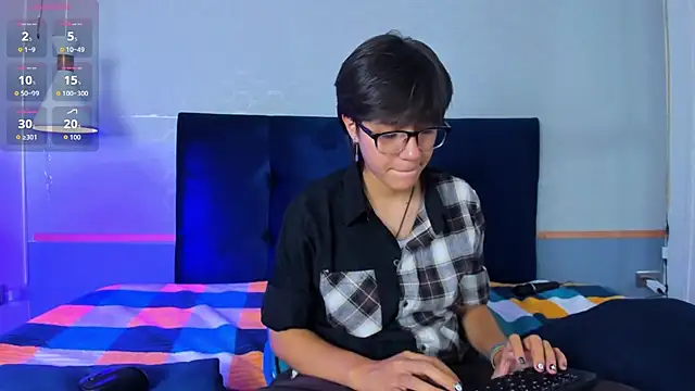 Snapshot of Tsuki_Maru chatting on 10-10-25, 08:08 Tsuki Maru online show from 10-10-25, 08:08