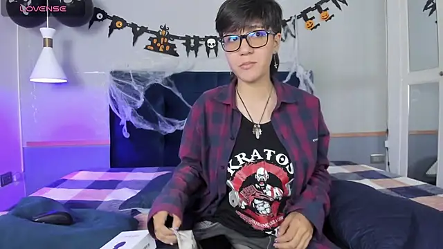 Snapshot of Tsuki_Maru chatting on 10-19-25, 07:36 Tsuki Maru online show from 10-19-25, 07:36