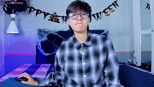 Snapshot of Tsuki_Maru chatting on 10-23-25, 07:56 Tsuki Maru online show from 10-23-25, 07:56