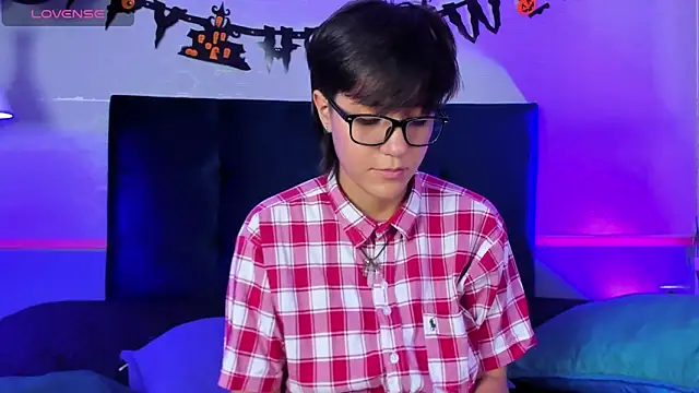 Snapshot of Tsuki_Maru chatting on 10-25-25, 08:36 Tsuki Maru online show from 10-25-25, 08:36