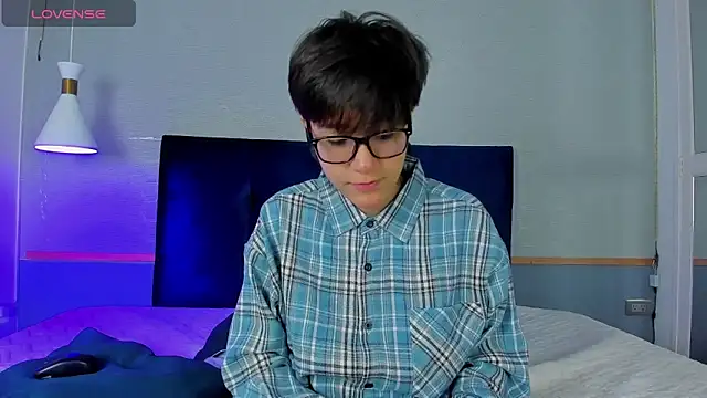 Snapshot of Tsuki_Maru chatting on 11-04-25, 01:32 Tsuki Maru online show from 11-04-25, 01:32