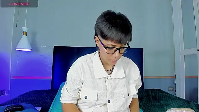 Snapshot of Tsuki_Maru chatting on 11-06-25, 08:32 Tsuki Maru online show from 11-06-25, 08:32