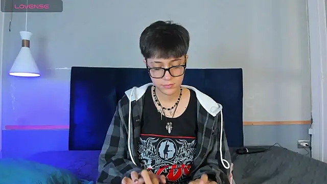 Snapshot of Tsuki_Maru chatting on 11-12-25, 09:14 Tsuki Maru online show from 11-12-25, 09:14