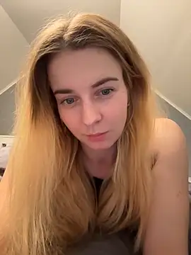Snapshot of ellieen chatting on 10-14-25, 09:48 ellieen online show from 10-14-25, 09:48
