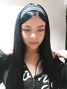 LunaJacobs online show from 05-04-26, 02:24