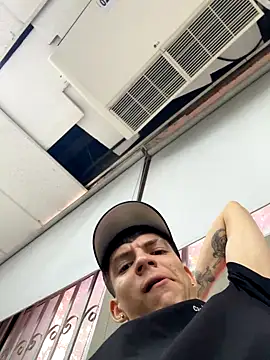 Snapshot of Luck__090 chatting on 10-09-25, 06:17 Luck  090 online show from 10-09-25, 06:17