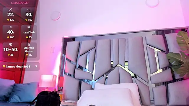  valeria saenz  online show from 10-18-25, 04:04