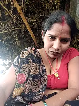 Snapshot of Hot_Seema83 chatting on 09-27-25, 08:08 Hot Seema83 online show from 09-27-25, 08:08
