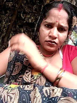 Snapshot of Hot_Seema83 chatting on 10-03-25, 04:09 Hot Seema83 online show from 10-03-25, 04:09