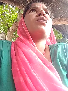 Snapshot of Hot_Seema83 chatting on 10-04-25, 05:05 Hot Seema83 online show from 10-04-25, 05:05