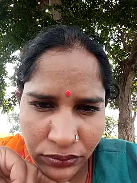 Snapshot of Hot_Seema83 chatting on 10-16-25, 04:35 Hot Seema83 online show from 10-16-25, 04:35