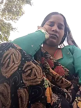 Snapshot of Hot_Seema83 chatting on 10-19-25, 08:26 Hot Seema83 online show from 10-19-25, 08:26