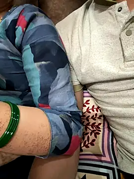 Snapshot of LustySundari chatting on 10-29-25, 03:47 LustySundari online show from 10-29-25, 03:47